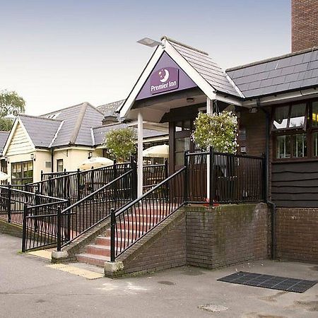 Premier Inn Epsom South Exterior foto