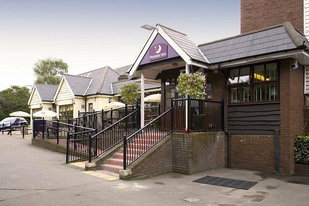 Premier Inn Epsom South Exterior foto