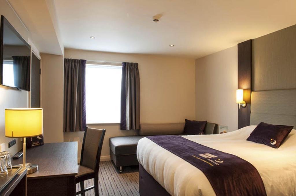 Premier Inn Epsom South Zimmer foto