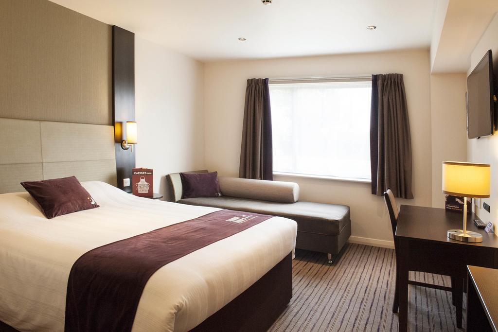 Premier Inn Epsom South Zimmer foto