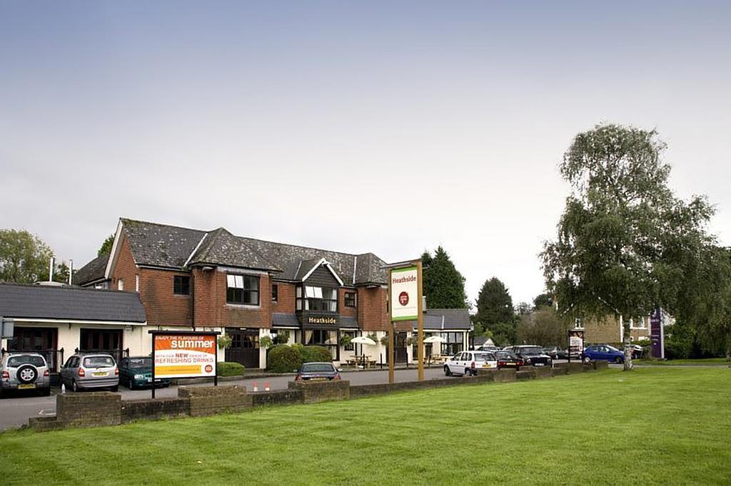 Premier Inn Epsom South Exterior foto